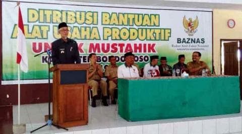 Baznas Bondowoso Serahkan Sejumlah Alat Usaha untuk Warga Miskin