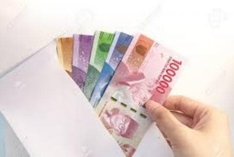 Apakah Orang Tua Boleh Pakai Uang Amplop Lebaran Anak?