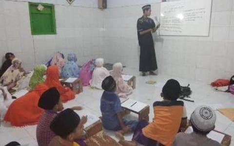 Liburan Nuris dengan Tugas Mengajar