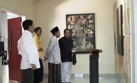 Mahasiswa Ini Ungkap Pengalaman di Pesantren Melalui Lukisan