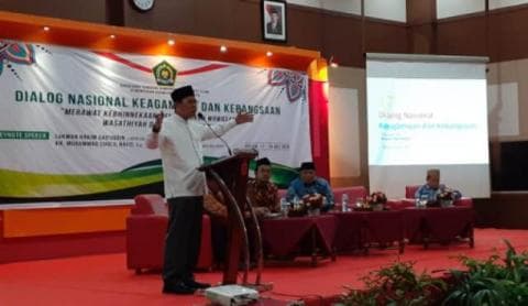 Perbedaan Memusuhi dengan Mengkritisi Pemerintah