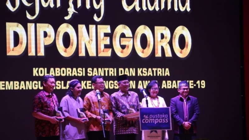Zainul Milal Bizawie Luncurkan Buku Jejaring Ulama Diponegoro