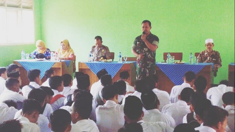 Pelajar Selain Pintar, Harus Berakhlak