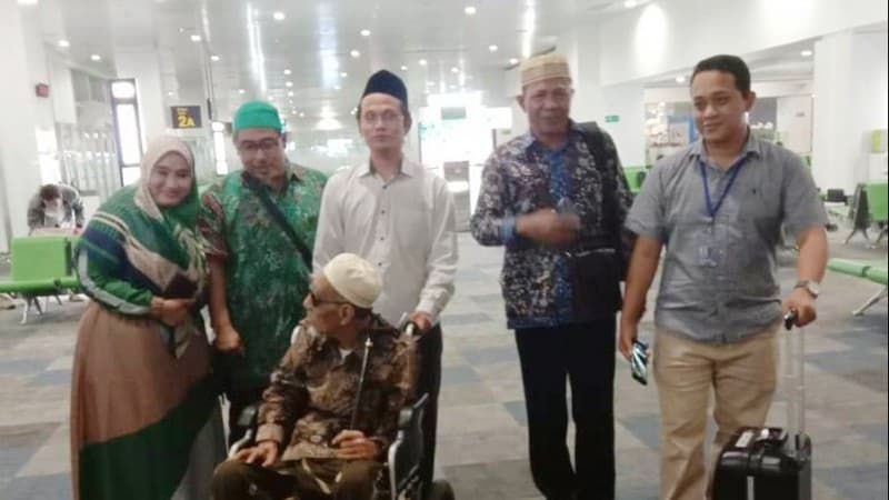 30 Tahun Terakhir Mbah Moen Rutin Berhaji dengan Visa Khusus