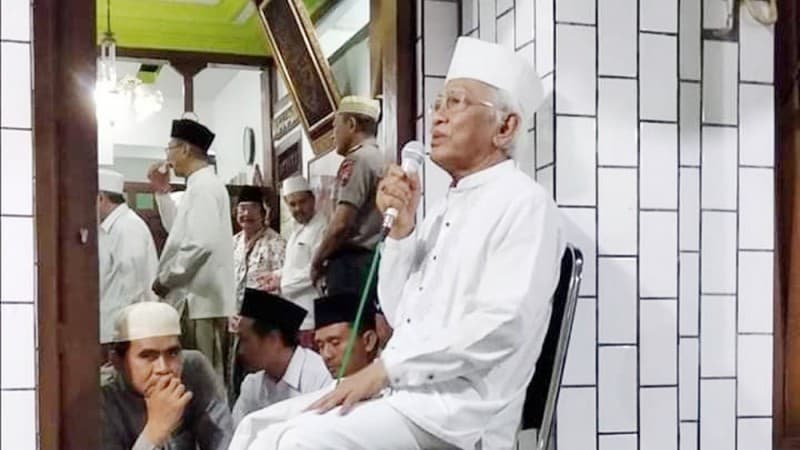 Gus Mus: Mbah Moen Contoh Nyata Wali yang Dicintai Allah