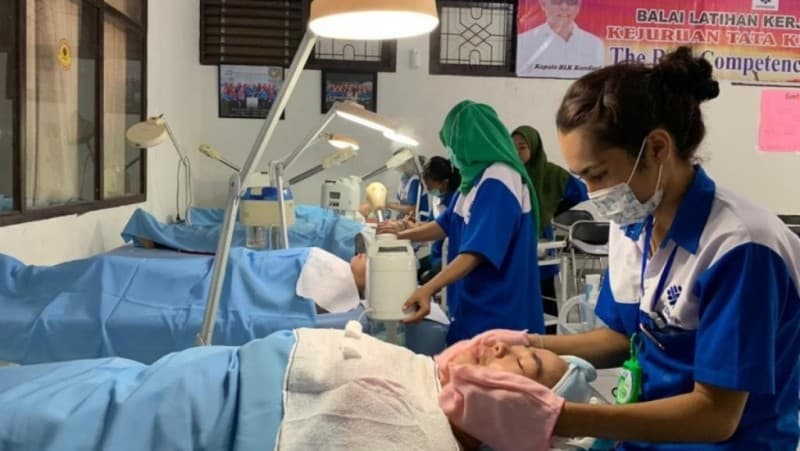 HUT Kemerdekaan, BLK Kendari Buka Layanan Gratis Kecantikan, Otomotif, dan Elektronik