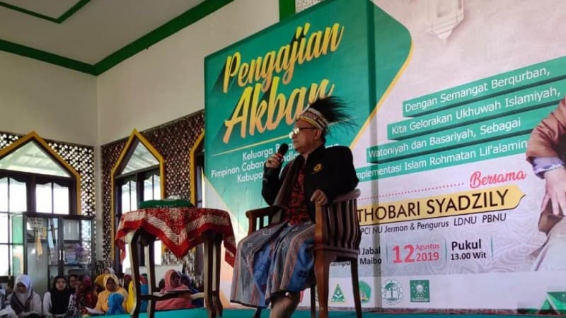 Dakwah di Papua Barat, KH Thobary Syadzily Disambut Tarian Adat