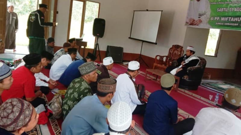 Pesantren Miftahul Khairat Sungai Raya Gelar Pelatihan Peruqyah Aswaja