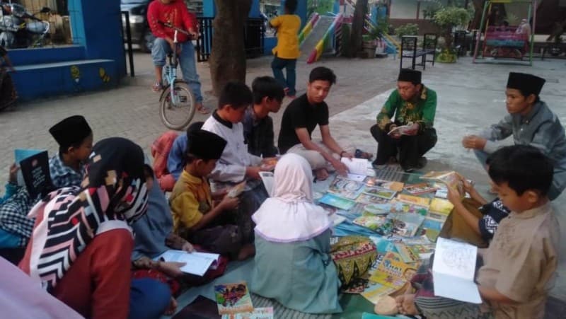 Gandeng Komunitas Literasi, Pelajar NU Mertapadawetan Cirebon Dongkrak Minat Baca Masyarakat
