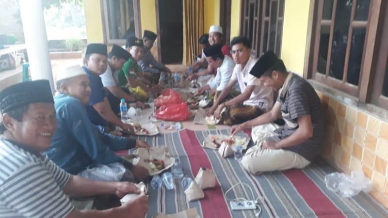 Rujak Kelapa Muda, Cara Unik GP Ansor Kadur Pupuk Soliditas Pengurus