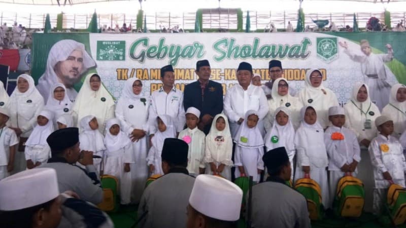 Gebyar Shalawat Muslimat NU Sidoarjo Bagikan Ribuan Bingkisan