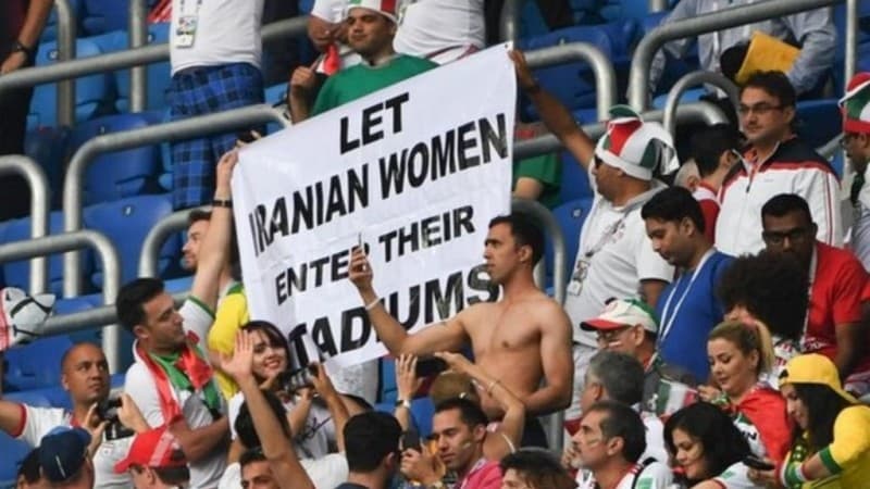 Diizinkan Nonton Sepak Bola di Stadion, Perempuan Iran Borong 3.500 Tiket