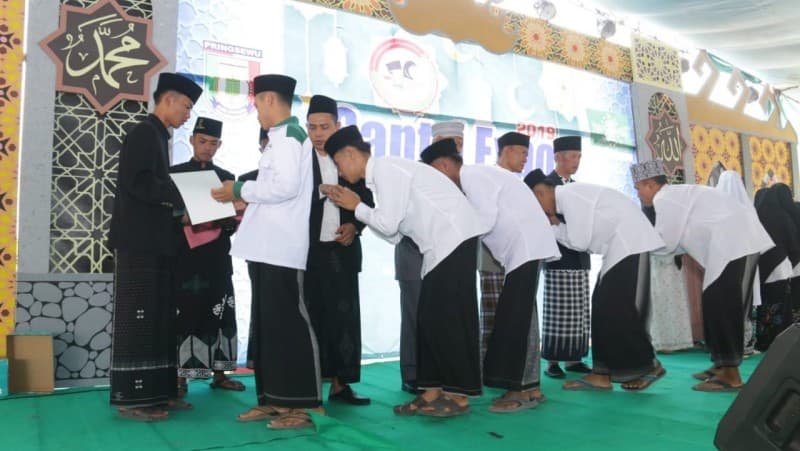 Ribuan Santri Hafidz Ikuti Wisuda Akbar Hari Santri di Pringsewu