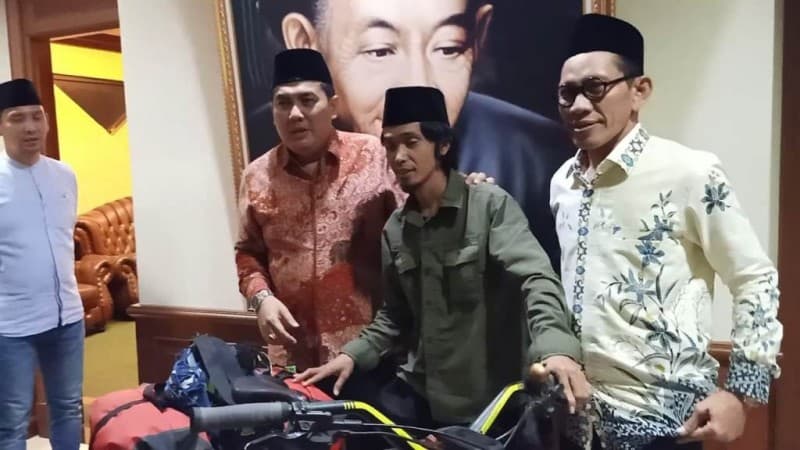 Mohon Doa ke PBNU, Santri Malang Akan Keliling Afrika dengan Sepeda