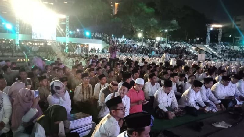 Hadiri Malam Santriversary, Ribuan Santri Padati Lapangan Banteng