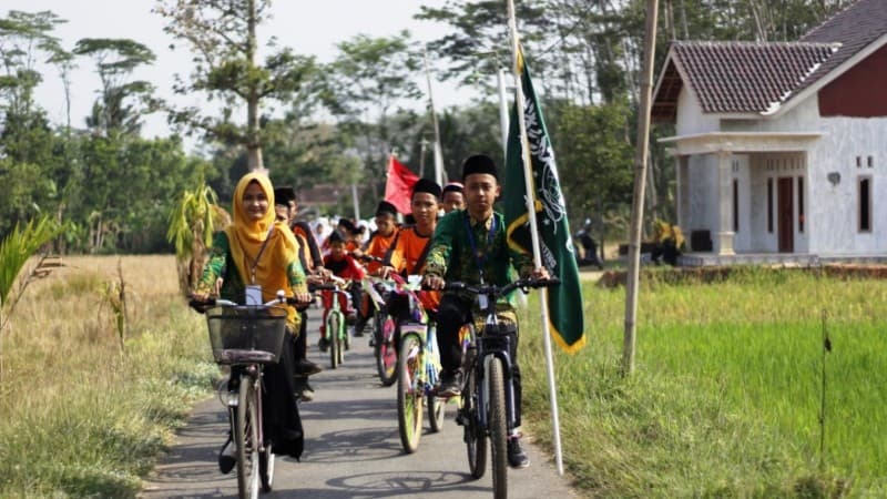 Pelajar NU Kenalkan Cinta Tanah Air dengan Keliling Kampung