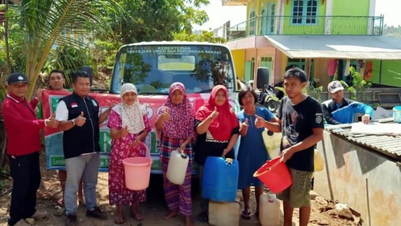 Pacitan Dilanda Kekeringan, LPBINU Salurkan Air Bersih