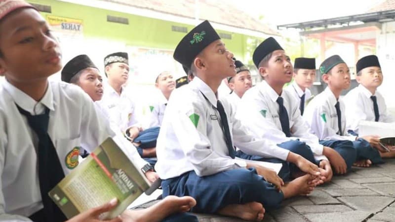 3 Integrasi Pendidikan Karakter Berbasis Nilai Sufistik di MTs Al-Qodiri I dan Nuris 1 Jember