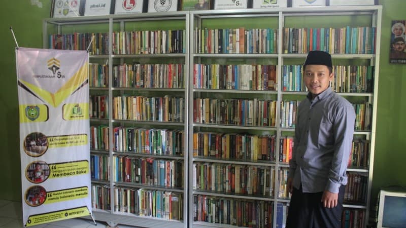 Modal Uang Jajan, Santri Bangun Perpustakaan di Kampungnya