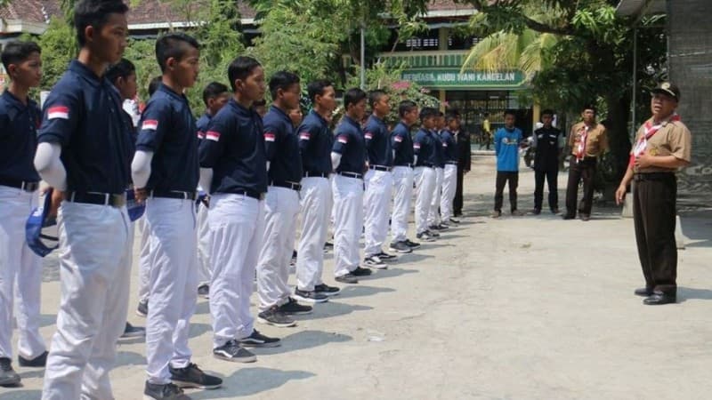Penemuan Pendidikan Karakter di Dua Sekolah Berbasis Asrama di Bojonegoro