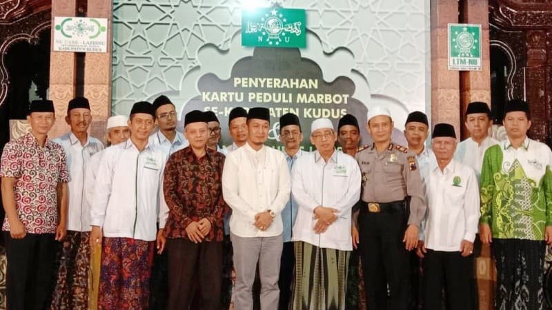 Dikukuhkan, LAZISNU Kudus Bagikan Santunan dan Kartu Peduli Marbot Masjid