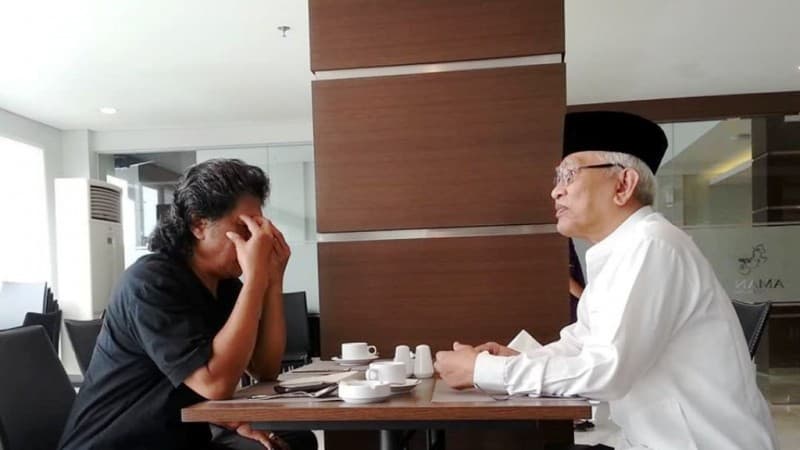 Menebak Gus Mus dengan Cak Nun