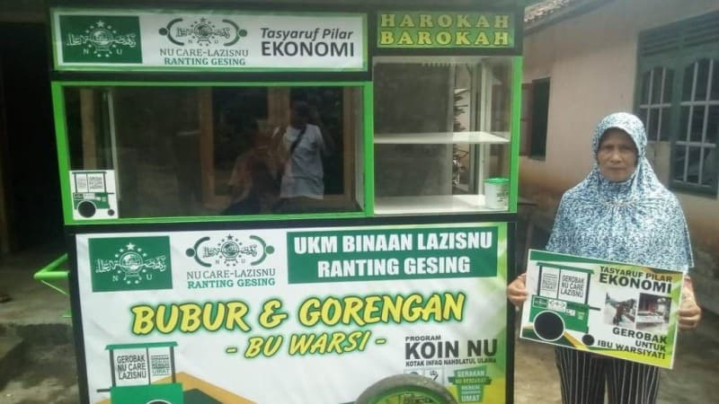 NU Care-LAZISNU Gesing Mase Wujudkan Mimpi Warsiyati Miliki Gerobak Gorengan
