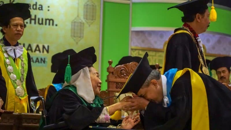 Sejak Reformasi, Nyai Sinta Nuriyah Semai Perdamaian di Bumi Pertiwi