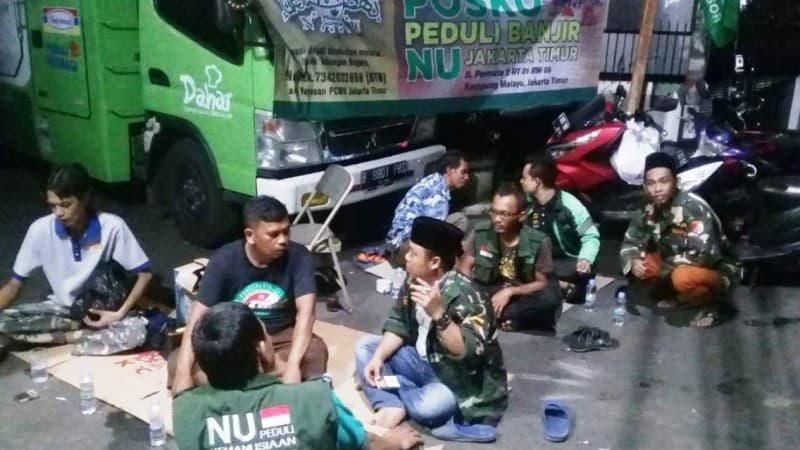 Banser Jakarta Timur Terus Dampingi Korban Banjir