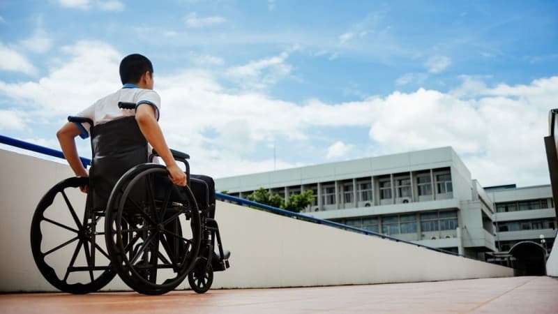 Hukum Kesucian Ban Kursi Roda dan Tongkat Kaum Difabel