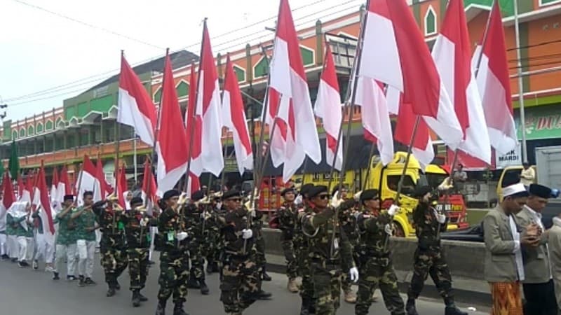 Ribuan Warga NU Mranggen Peringati Harlah dengan Kirab Bendera Merah Putih