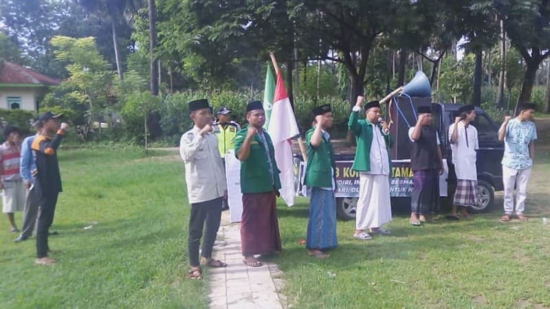 Kepala Desa hingga Siswa Sambut Kirab Koin Muktamar NU di Sumenep