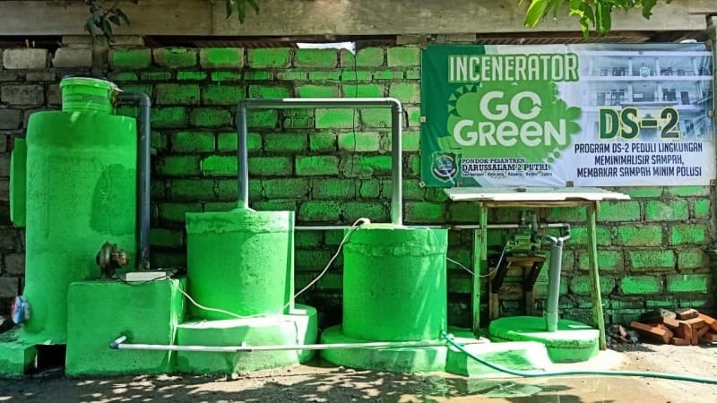 Pesantren Sumbersari Ciptakan Inovasi Bakar Sampah Tanpa Asap