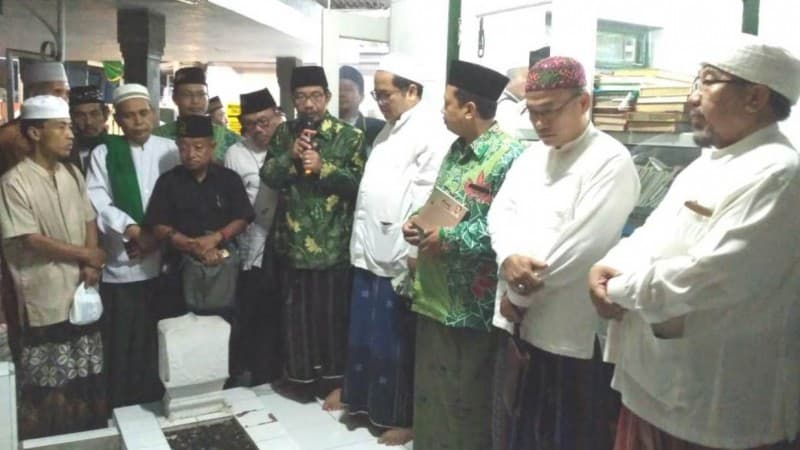 Peringati Harlah ke-97 NU, PWNU Jatim Ziarahi Makam KH Mahfudz Shiddiq Jember