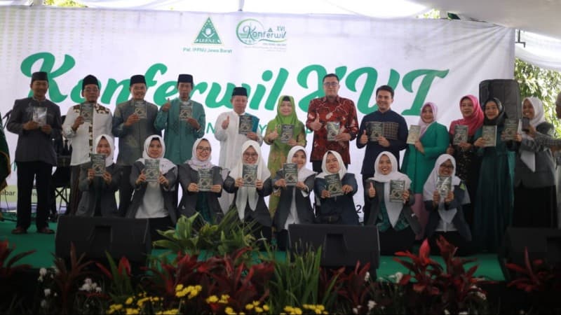 Kampanye Gerakan Peduli Lingkungan IPPNU Jawa Barat Banjir Pujian