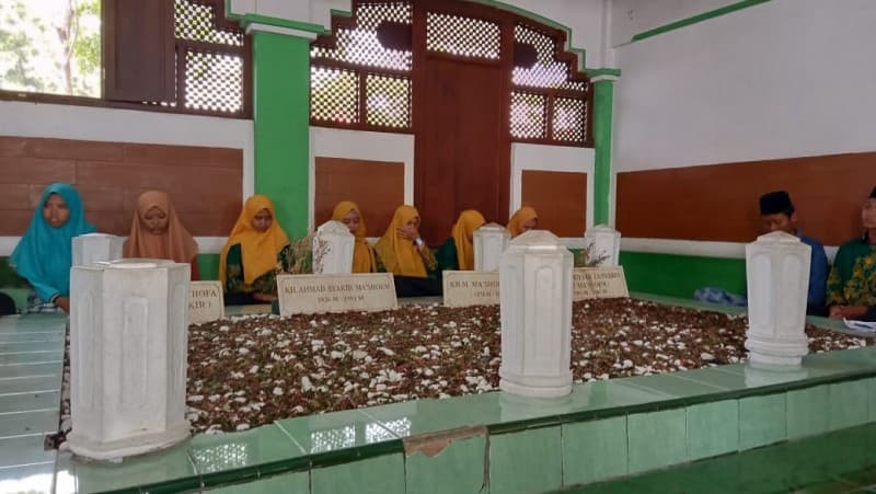 Peringati Harlah, IPNU-IPPNU Lasem Ziarahi Makam Tiga Pendiri NU