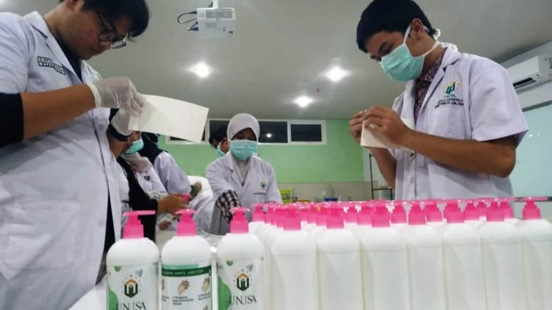 Gel Pembersih Tangan Sulit di Pasaran, Unusa Buat 100 Botol