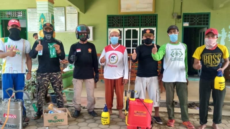 Lantunan Wirid 'Li Khamsatun' Iringi Penyemprotan Disinfektan di Pringsewu