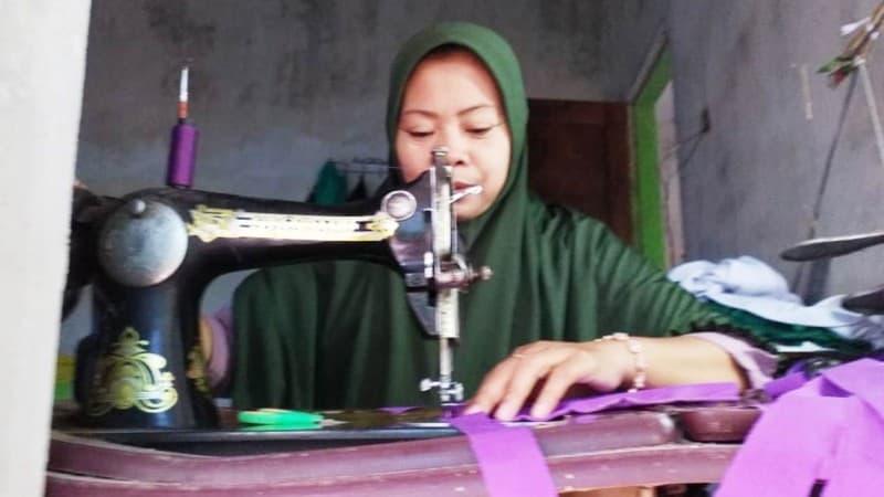 Cegah Corona, Fatayat NU Jember Buat Ribuan Masker