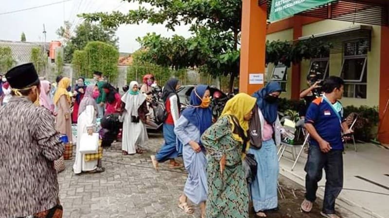 Bergelombang, Santri Mudik Cek Kesehatan di Posko NU Pekalongan Peduli Covid-19