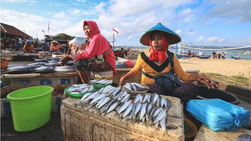 Risiko Ekonomi bagi Kelas Bawah saat Pasar Ditutup