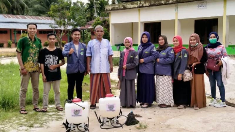 IPNU-IPPNU Mempawah Kalbar Lakukan Penyemprotan di Kawasan Terpencil