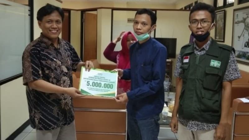 Dosen UIN Jakarta Salurkan Bantuan untuk Guru Ngaji Terdampak Covid-19