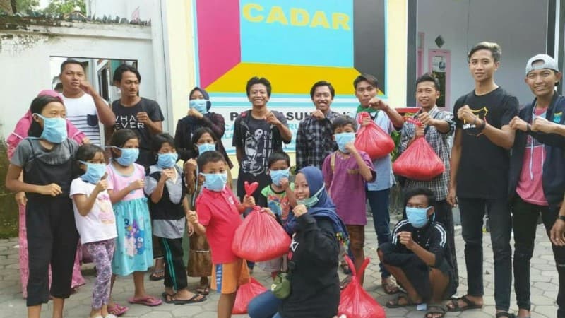 Prihatin Dampak Corona, PMII IAIN Jember dan Fatayat NU Bagi-bagi Sembako