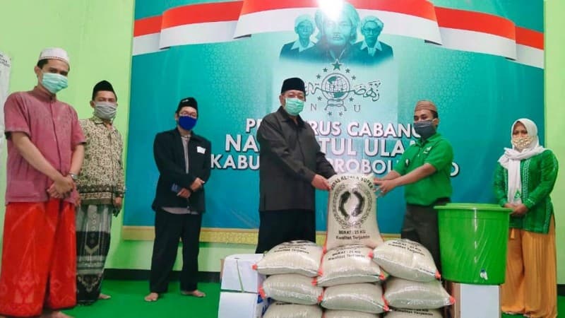Kuatkan Ketahanan Pangan Warga, NU Probolinggo Salurkan Ribuan Sembako