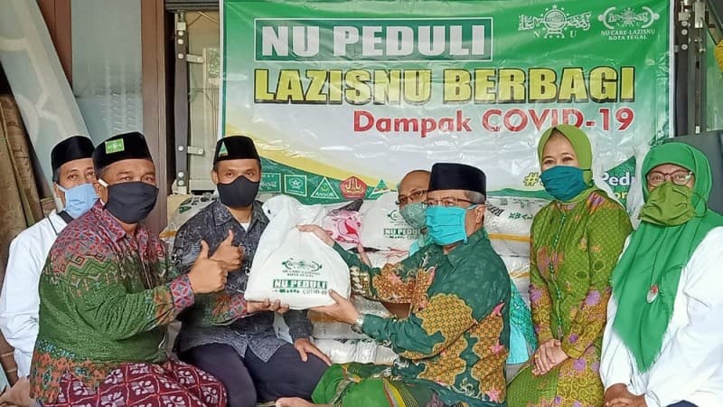 Bantu Terdampak Covid-19, NU Tegal Bagi-bagi Beras ke Warga
