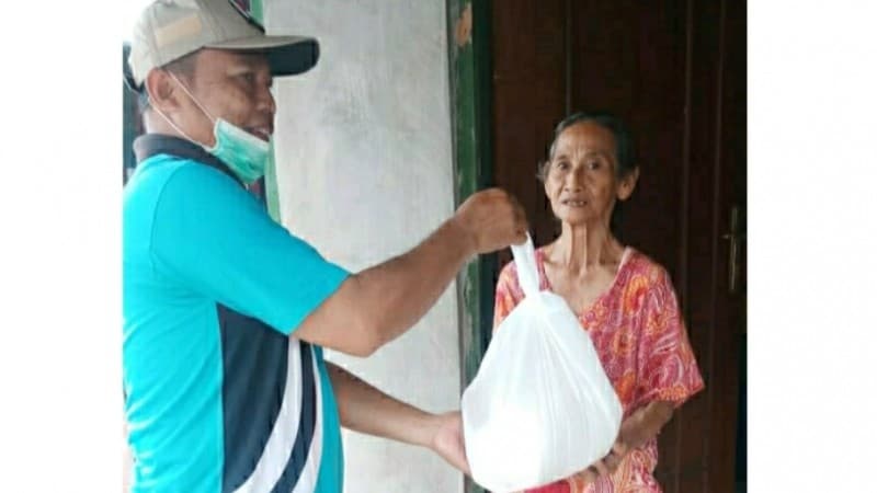 Pesantren Denanyar Distribusikan Beras 2 Ton Lebih untuk Warga Sekitar