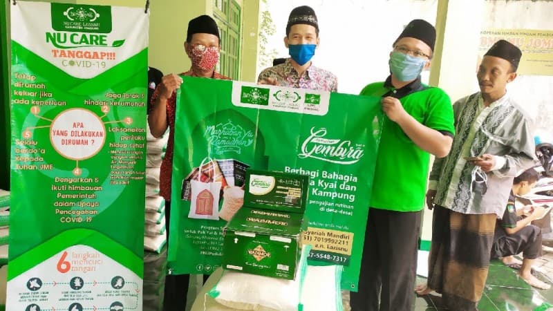 LDNU-LAZISNU Jombang Bagikan Ratusan Paket Sembako untuk Kiai-Bu Nyai Kampung