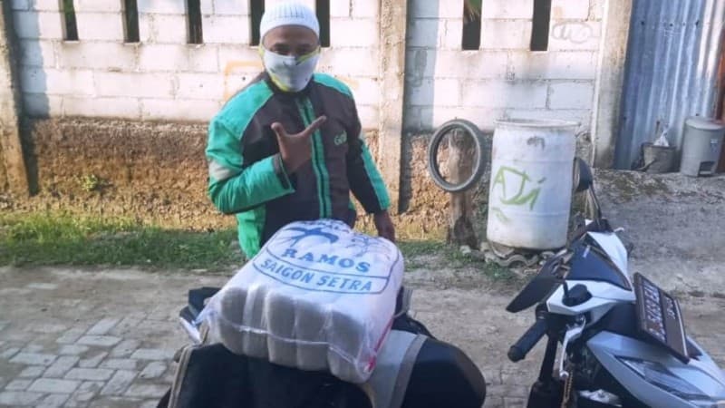 Belajar dari Kekompakan Warga NU dan Ojol di Bekasi Bagikan Sembako