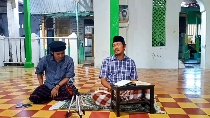 Santri Mbeling Lasem Isi Ngabuburit dengan Ngaji Daring